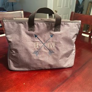 Thirty One Signature Collection carry tote with arrows.